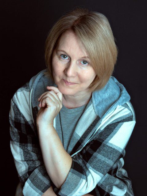 Лаврова Ирина Анатольевна, г. Бийск. Резьба по кости, рогу, бивню мамонта. Создаю авторские украшения для интерьера и бижутерию.