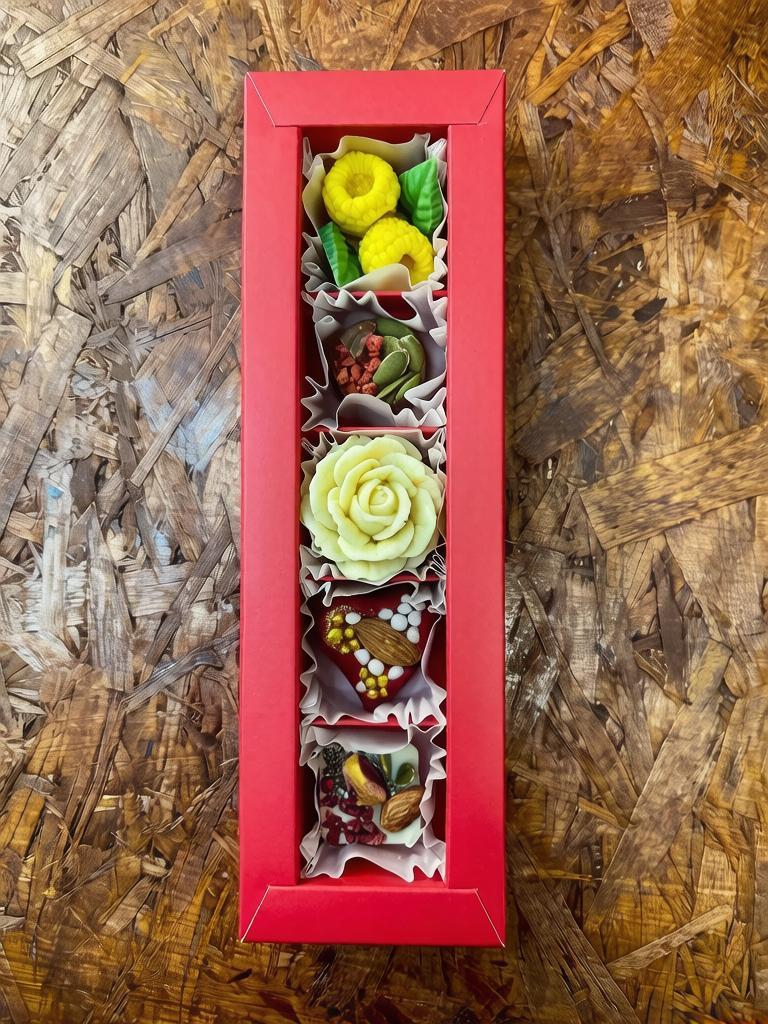 Шоколадный набор ручной работы «Магия вкуса» -  маленькое произведение искусства, созданное с любовью и вниманием к деталям. — фото 1