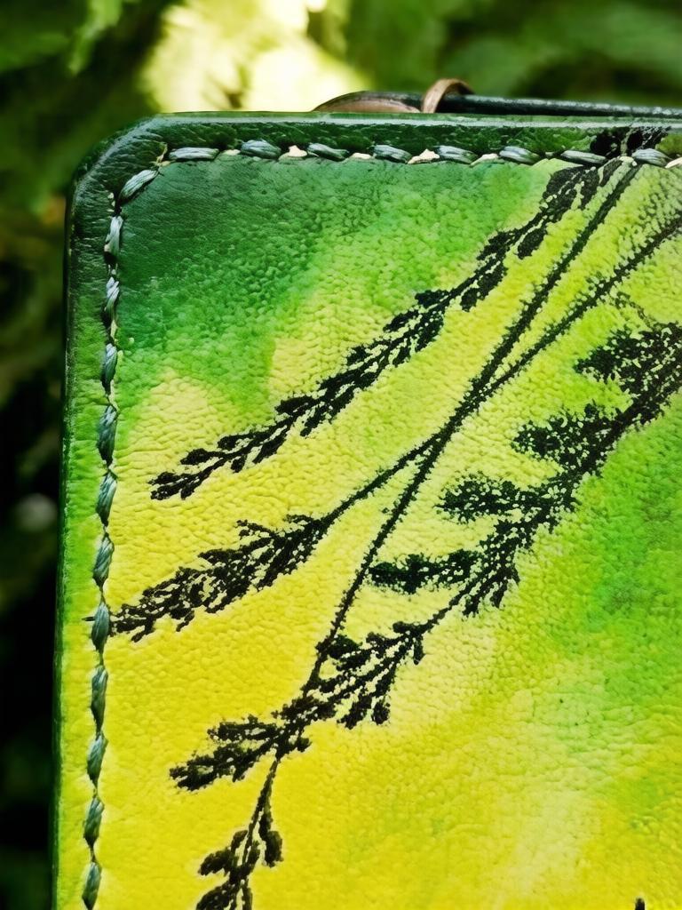 Обложка на паспорт из итальянской кожи «Змеиная элегантность» - когда аксессуар становится искусством. — фото 3