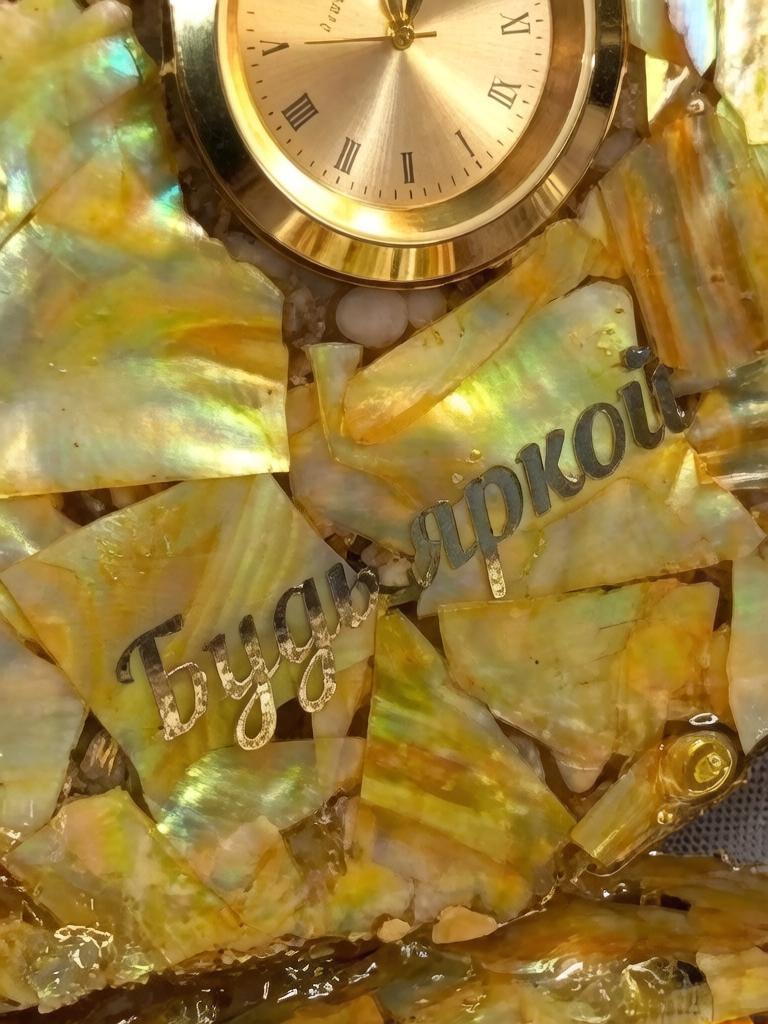 часы "Будь яркой" - это настоящее произведение искусства в стиле «ар‑деко», которое станет изысканным акцентом вашего интерьера — фото 3